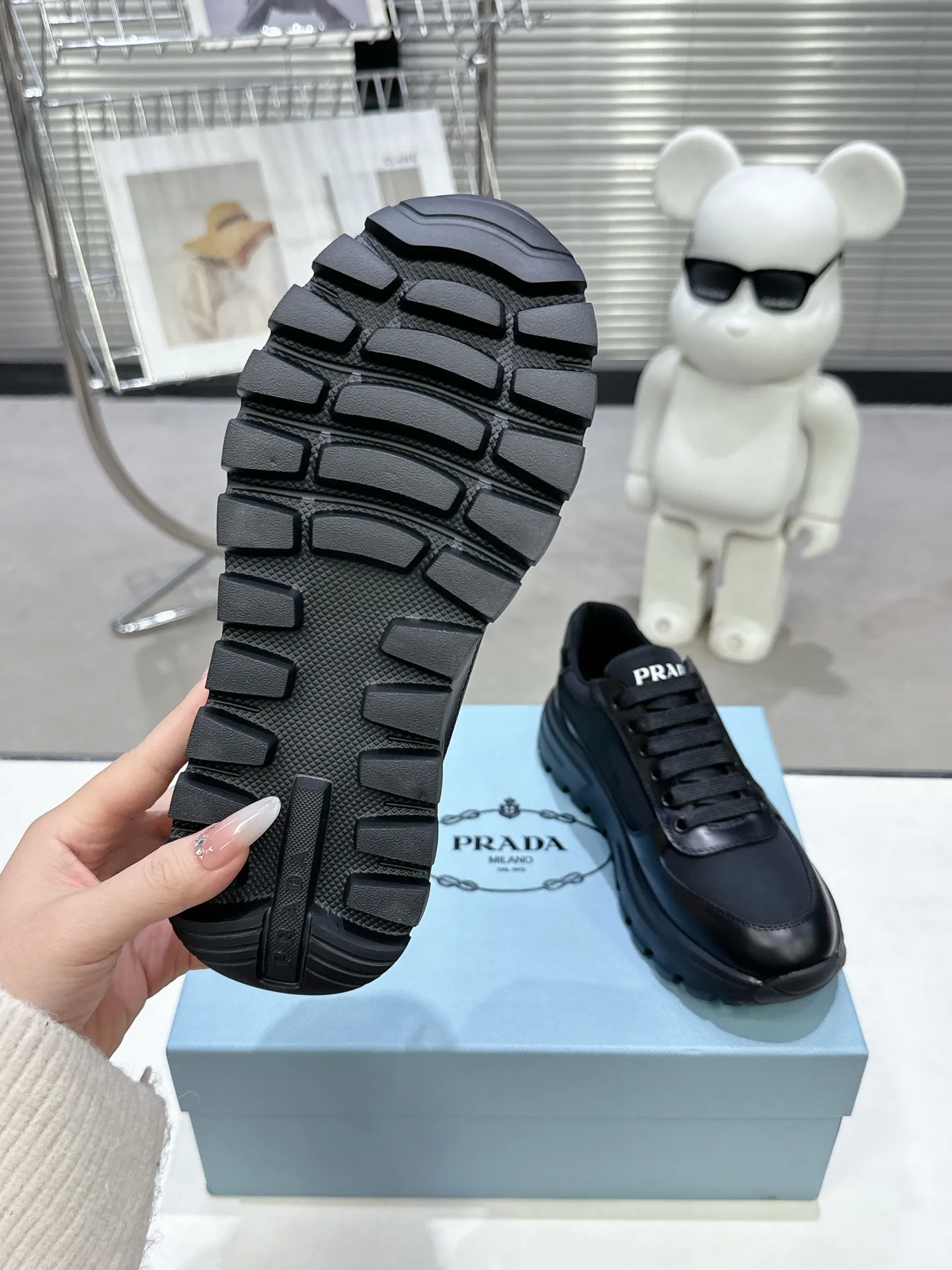 👟👟Ex-factory price 600👟👟 PRADA ²⁰²5𝐬𝐬Prada’s new product comes with strength! ❣️Many Internet celebrities have the same style, fashionable and versatile nice items, original shoes are developed and purchased from Italian counters, and are reproduced 1:1 according to the original taste. This year’s theme is not to be defined, embodying texture through simplicity💛From thick-soled sneakers to zigzag short boots to 2024 flat shoes, everything reveals a sure-fire momentum...combining gentleness and handsomeness, the finishing touch for women❤️ The top-grade open-edge beaded cowhide with imported cowhide triangle logo is consistent with the original version, the wear-resistant and ultra-light two-color outsole, and the sheepskin lining are breathable and comfortable. ⚛Size: Women's 35-40 ⚛Size: Men's 39-45 Original packaging accessories. ⚛